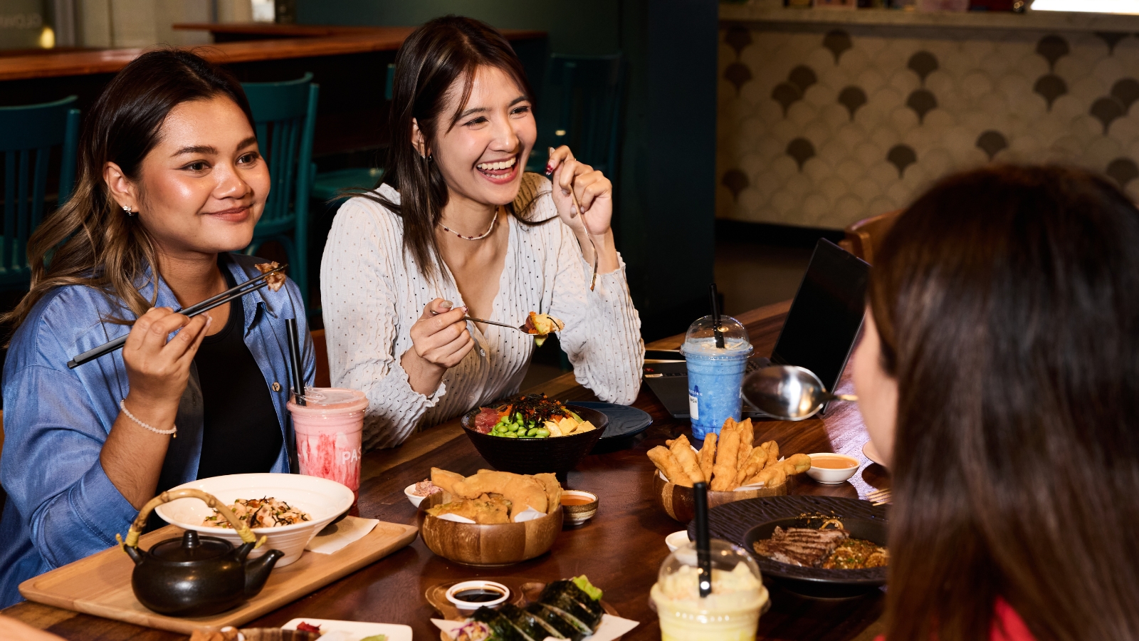 Untitled (1600 x 900 px)